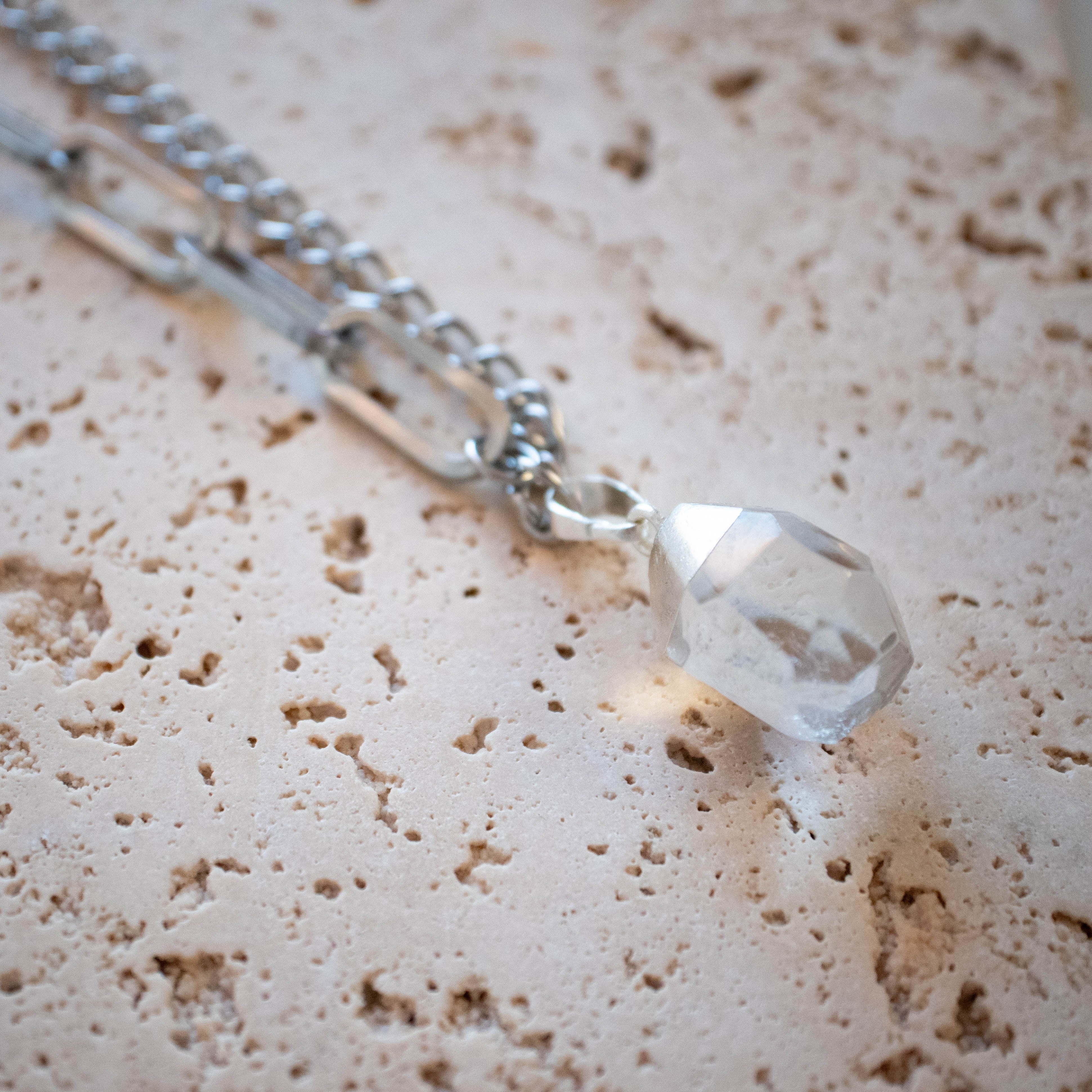 Edelstahl Statement Kette mit Begkristall Anhänger - Nooe UG