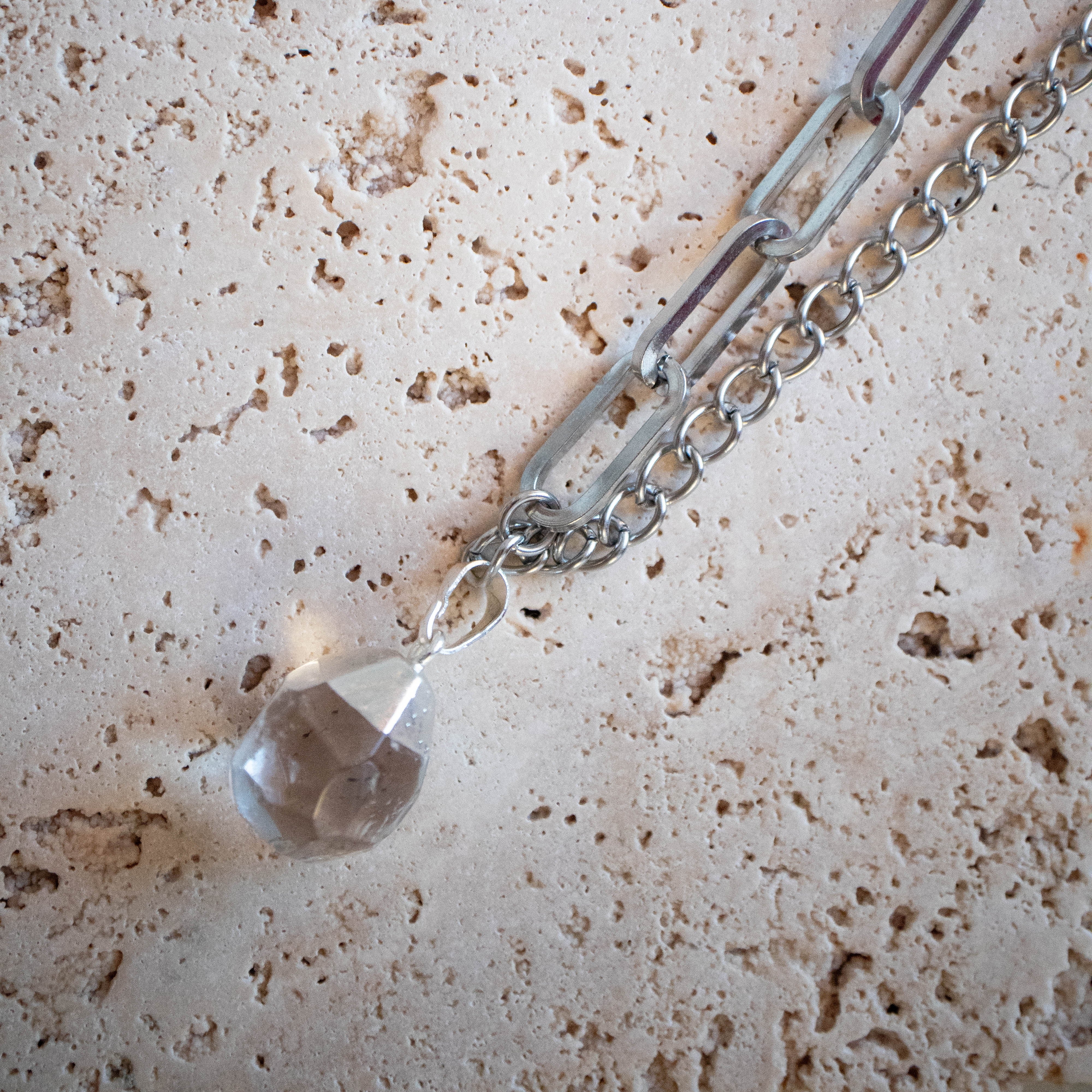 Edelstahl Statement Kette mit Begkristall Anhänger - Nooe UG