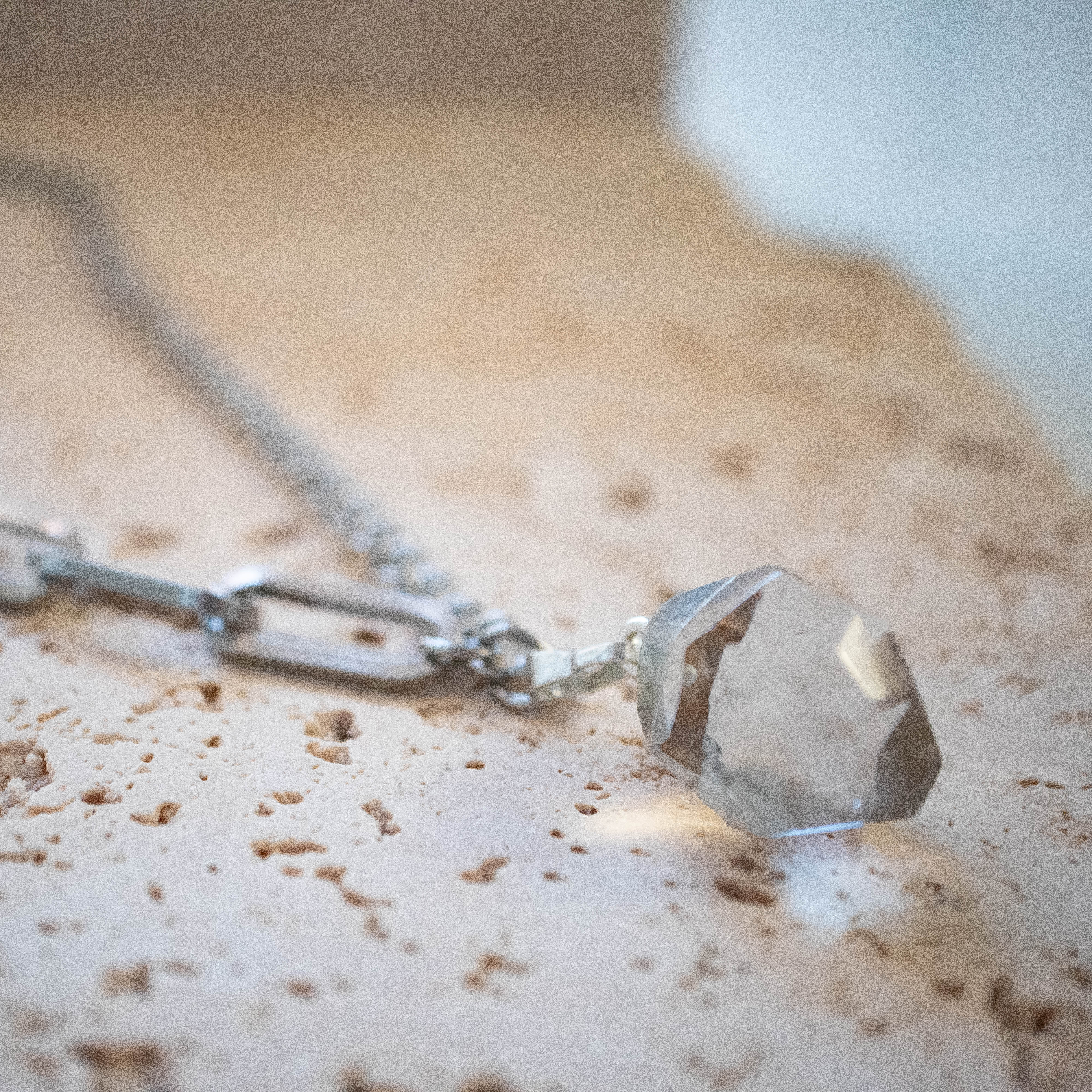 Edelstahl Statement Kette mit Begkristall Anhänger - Nooe UG