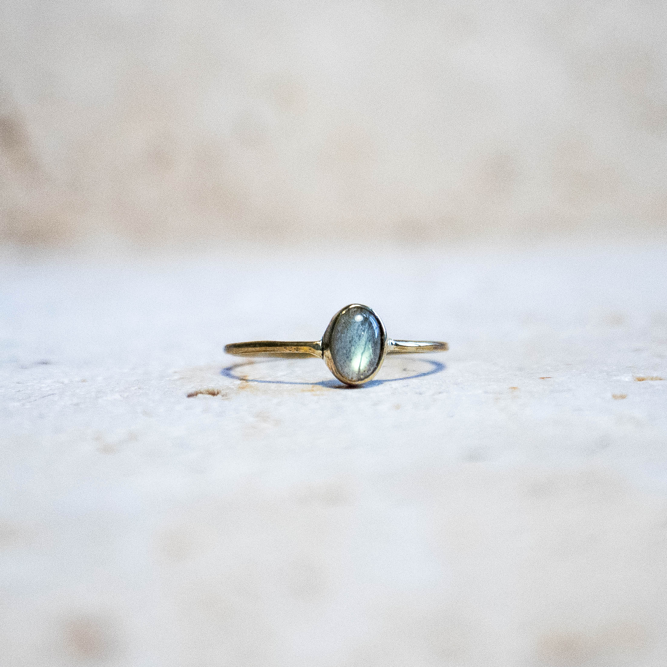 Labradorit Ring fein – Ovaler Goldring handgemacht - Nooe UG