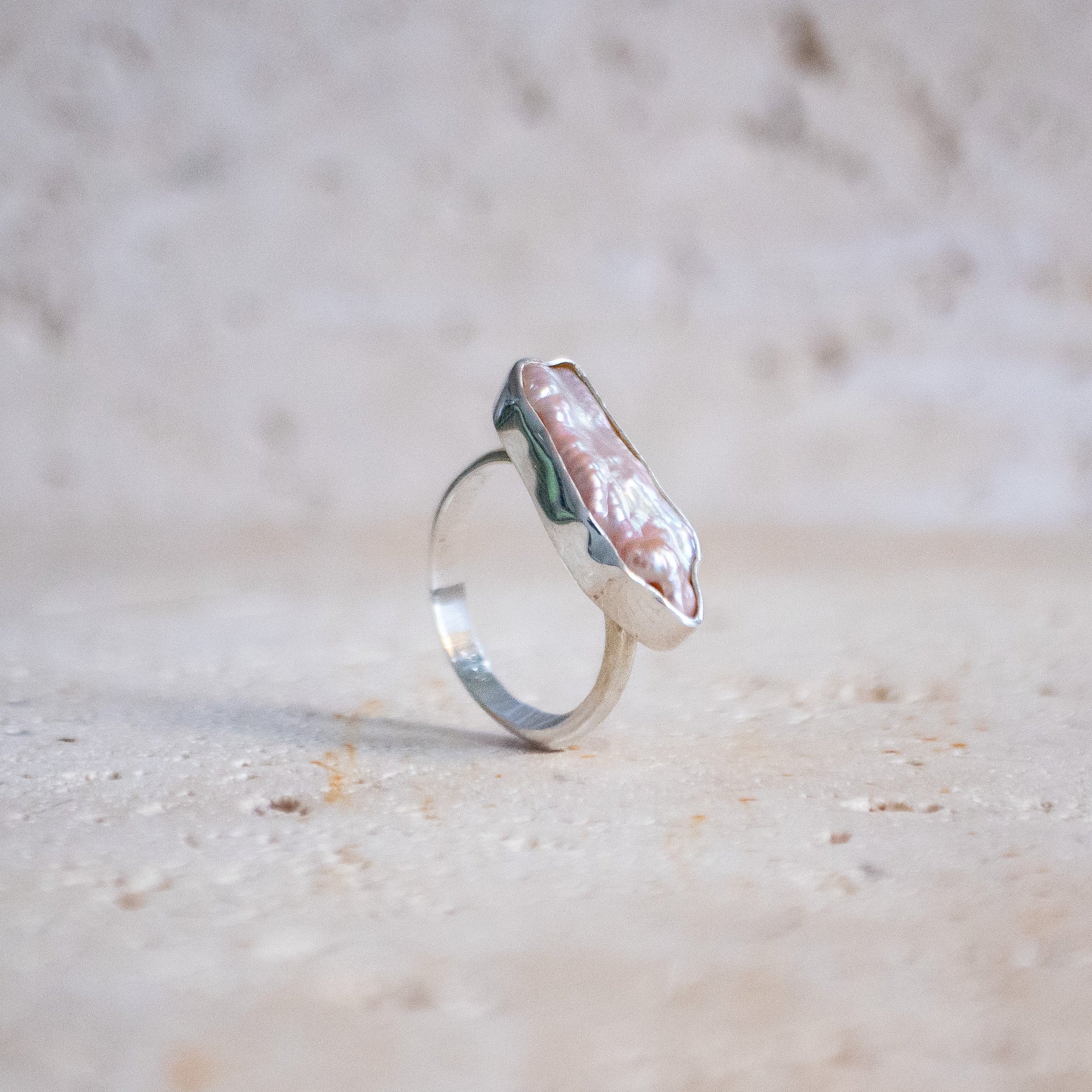 Zarter Statement-Ring aus 925 Sterling Silber mit rosa Süßwasserperle - Nooe UG