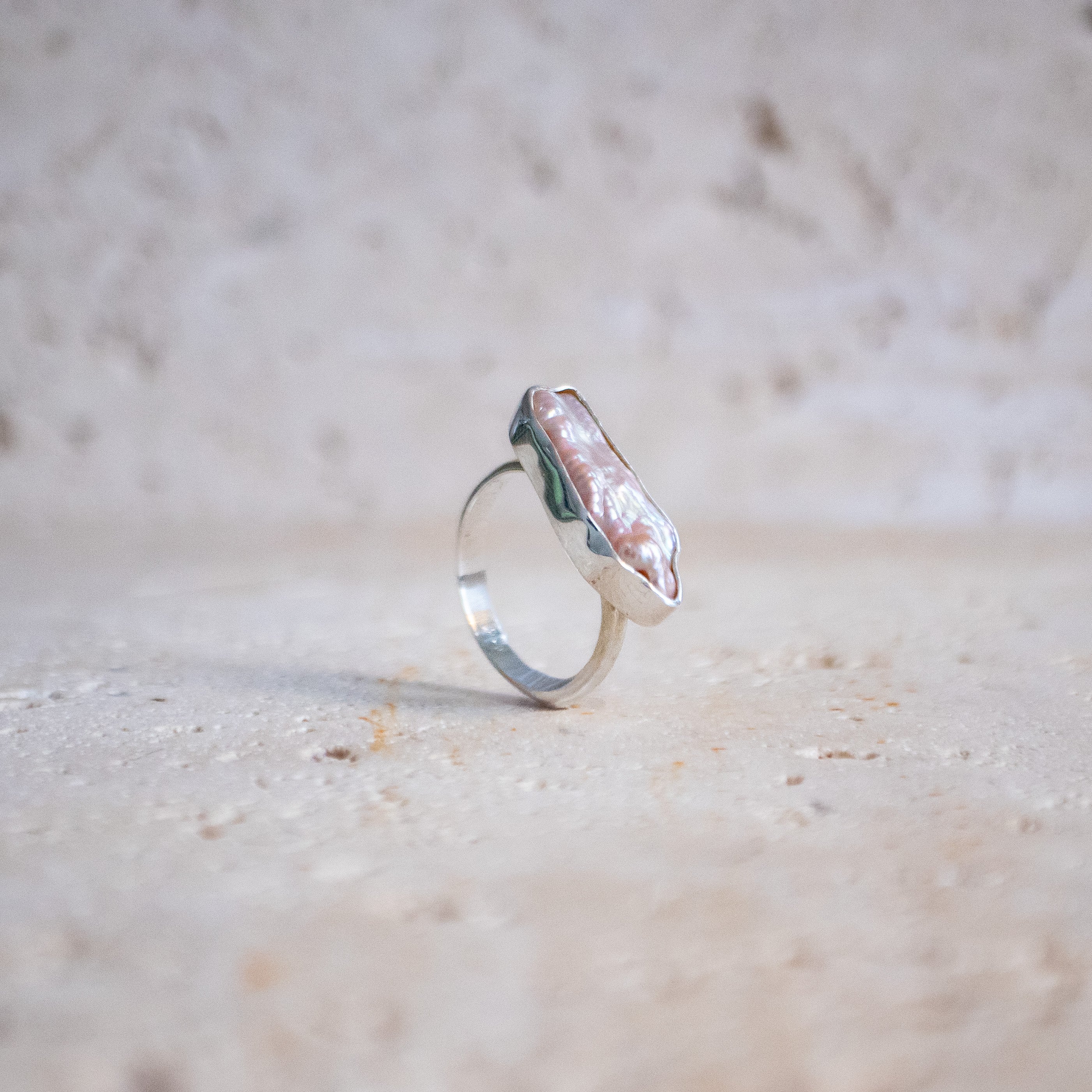 Zarter Statement-Ring aus 925 Sterling Silber mit rosa Süßwasserperle - Nooe UG