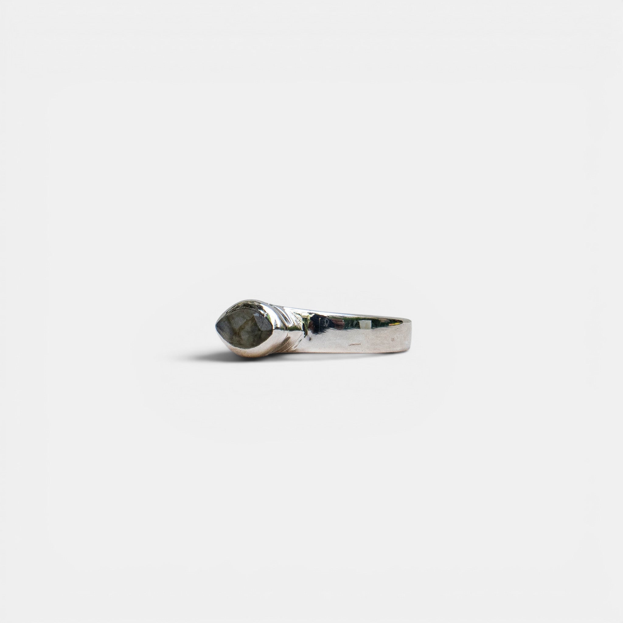 Auge Ring – Labradorit, 925 Sterling Silber | NOOE Berlin