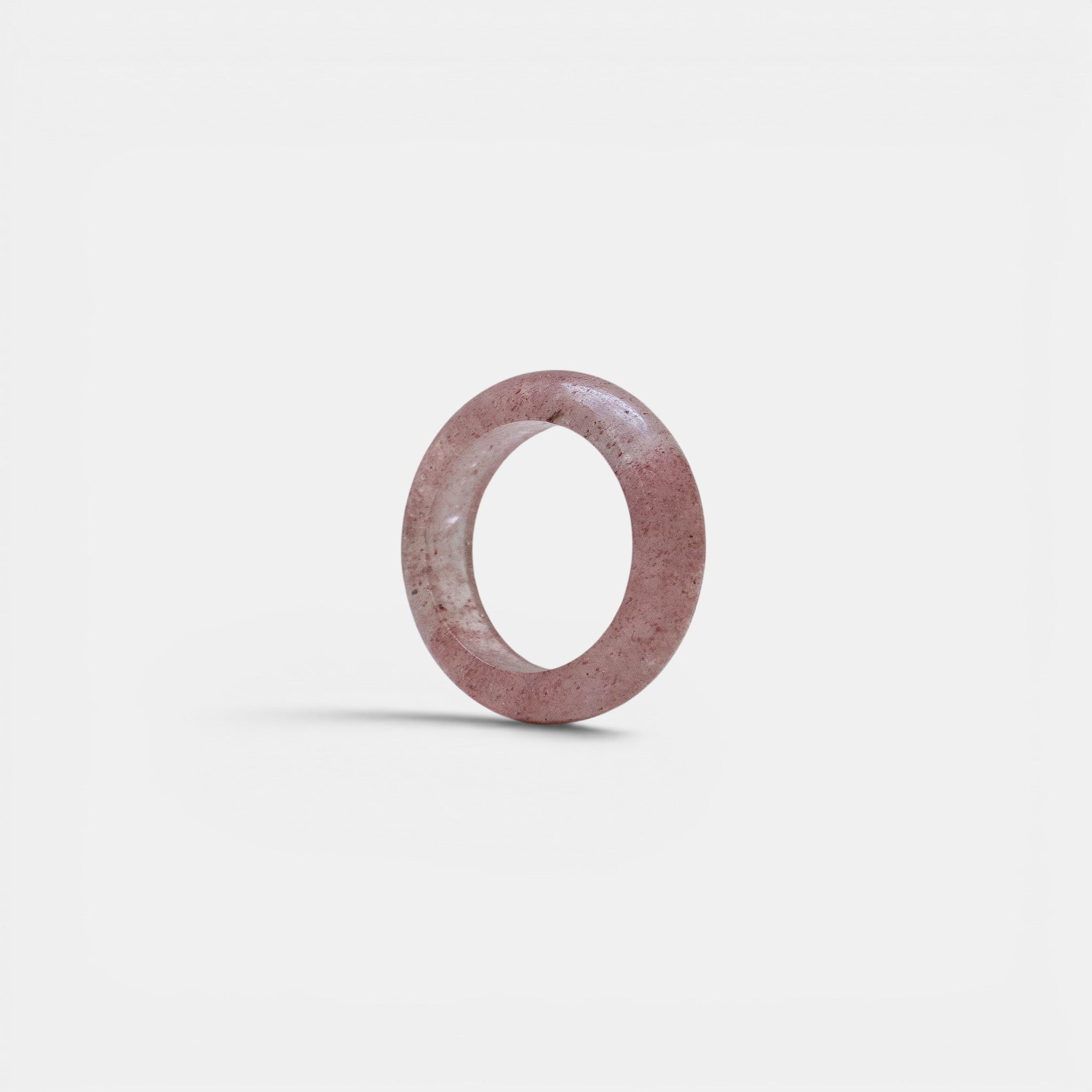 Erdbeerquarz Ring – Ganz aus Stein | NOOE Berlin
