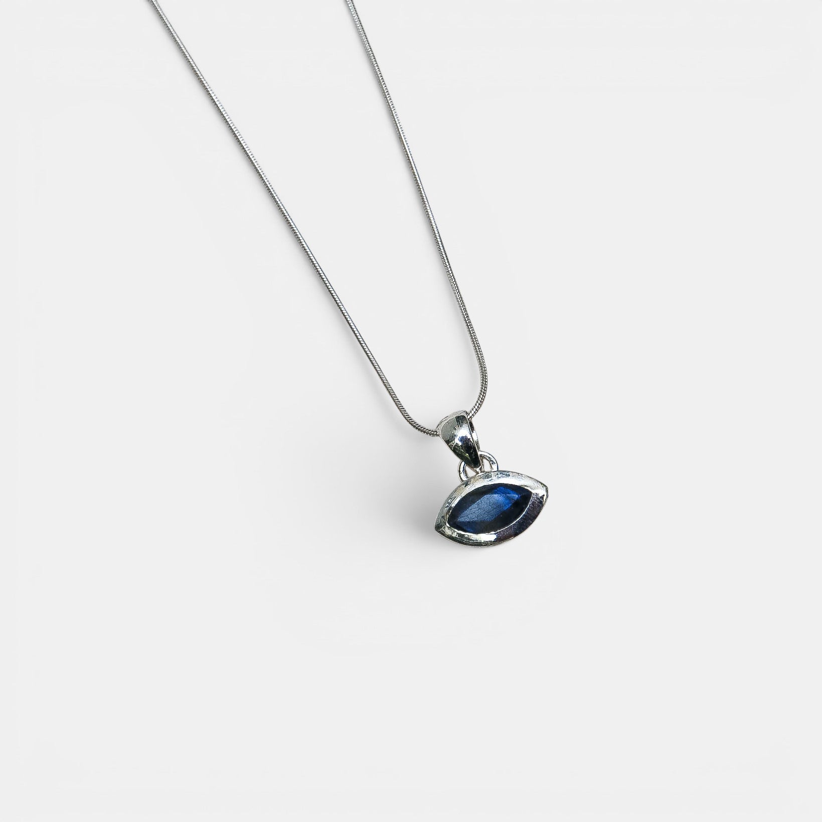 Labradorit Kette – Anhänger "Auge", 925 Sterling Silber | NOOE Berlin