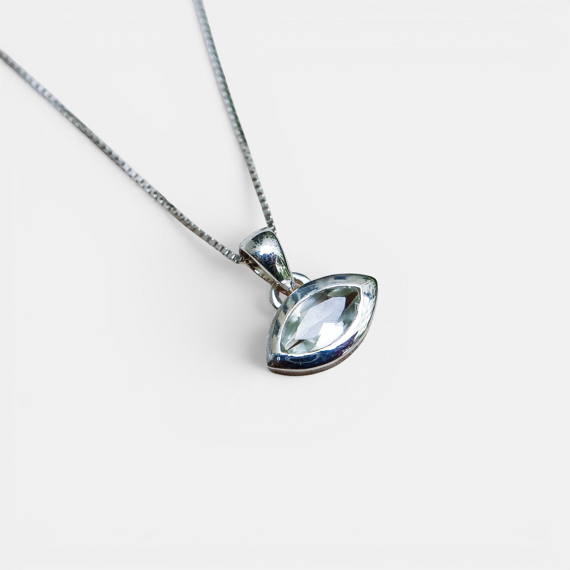 Grüner Amethyst Kette – Anhänger "Auge", 925 Sterling Silber | NOOE Berlin