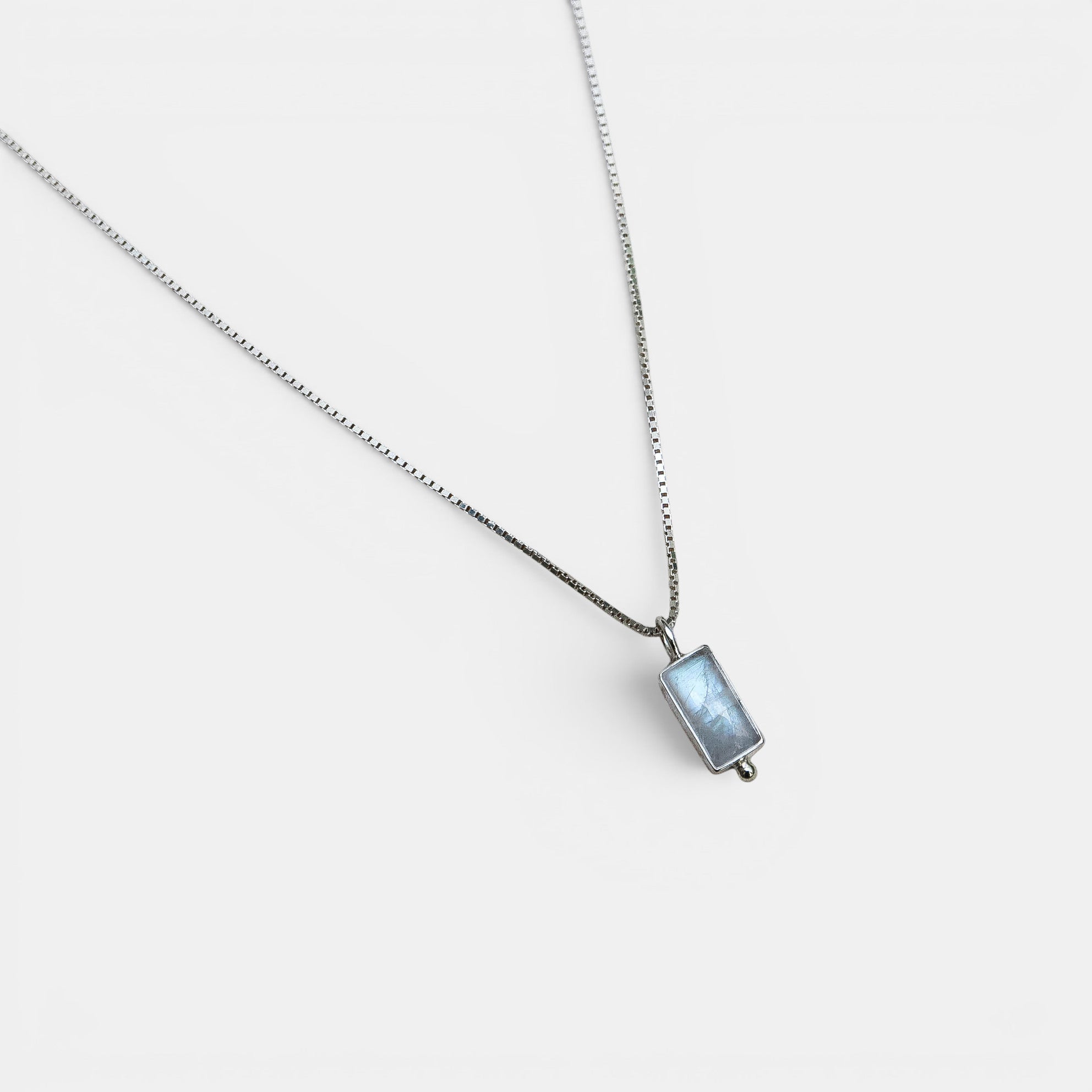 Bali Mondstein Kette – rechteckiger Anhänger, 925 Sterling Silber | NOOE Berlin