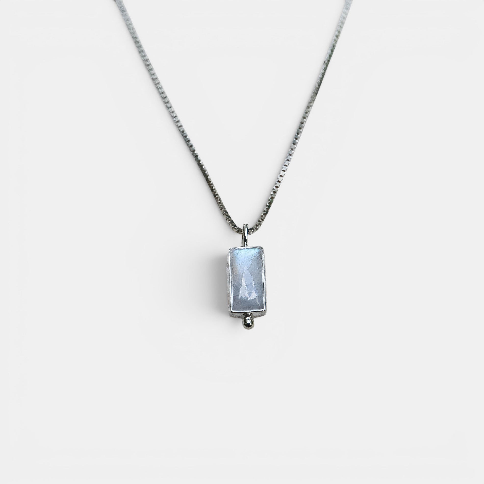 Bali Mondstein Kette – rechteckiger Anhänger, 925 Sterling Silber | NOOE Berlin