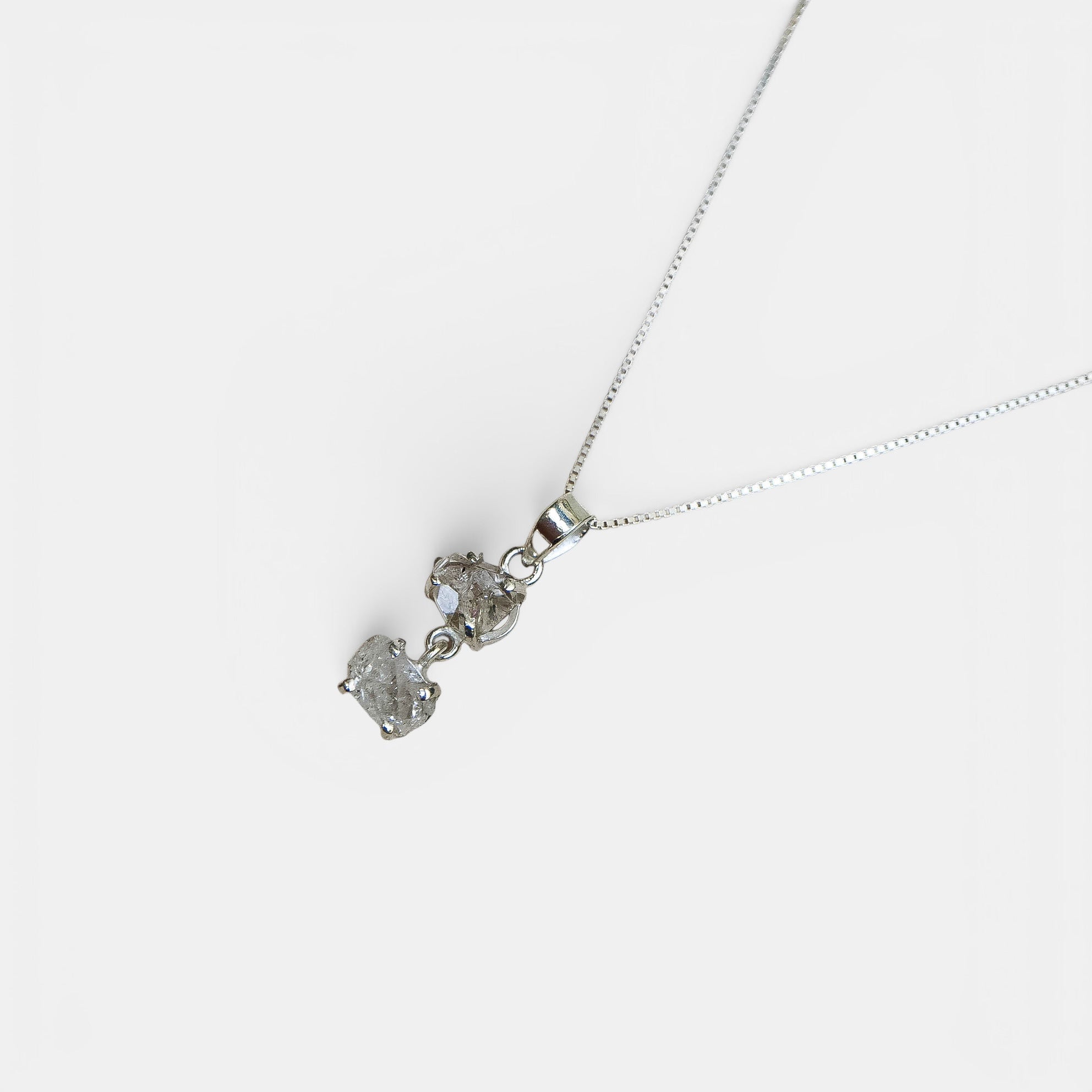 Bergkristall Kette – zwei rohe Bergkristalle, 925 Sterling Silber | NOOE Berlin
