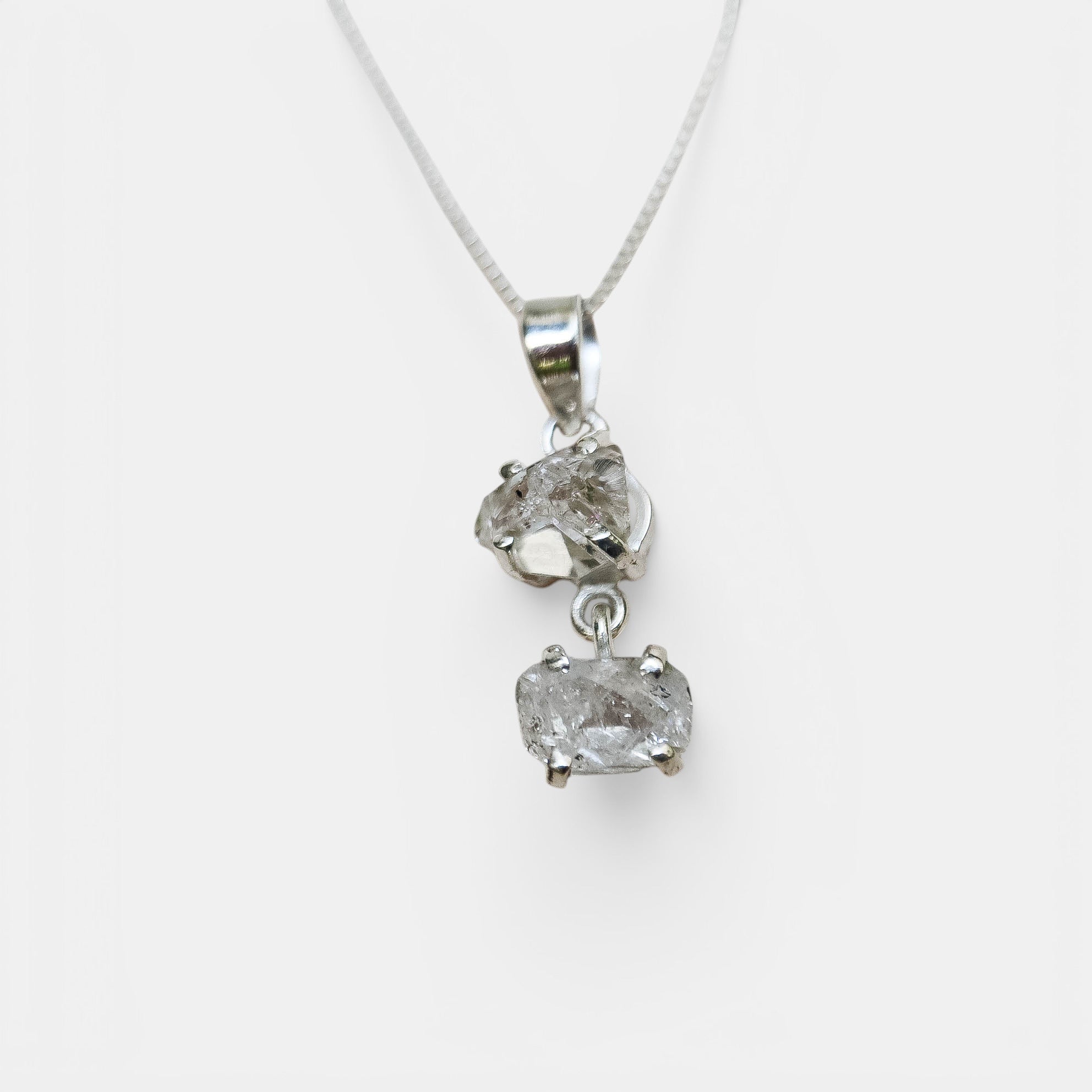 Bergkristall Kette – zwei rohe Bergkristalle, 925 Sterling Silber | NOOE Berlin