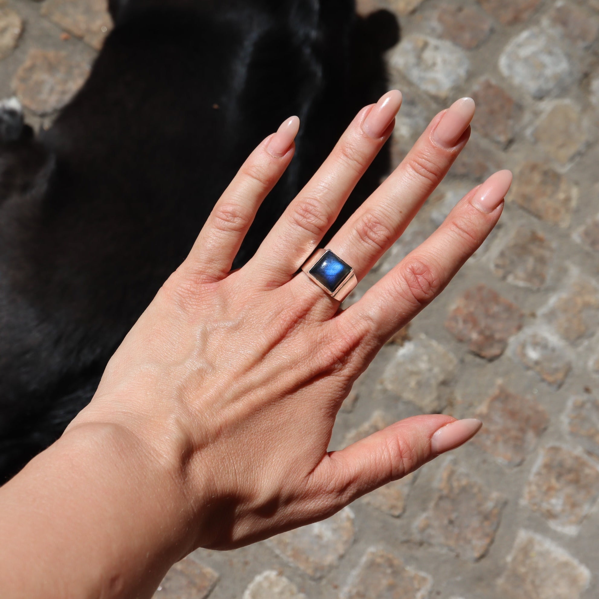Eckiger Siegelring Silber mit Labradorit | NOOE Berlin