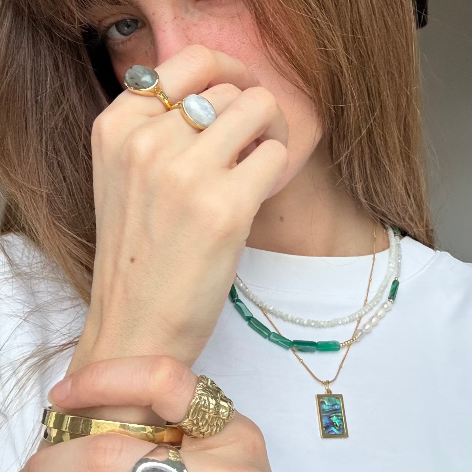 Kette mit eckigem Abalone-Anhänger und zierlichen Kugeln – vergoldet - Nooe UG