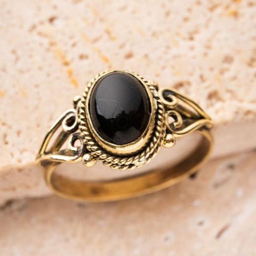 Onyx Ring mit ovalem Stein verspielt handgemacht - NooeBerlin