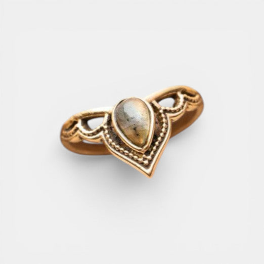 Tiara Kronen Ring mit Labradorit Spitze - NooeBerlin