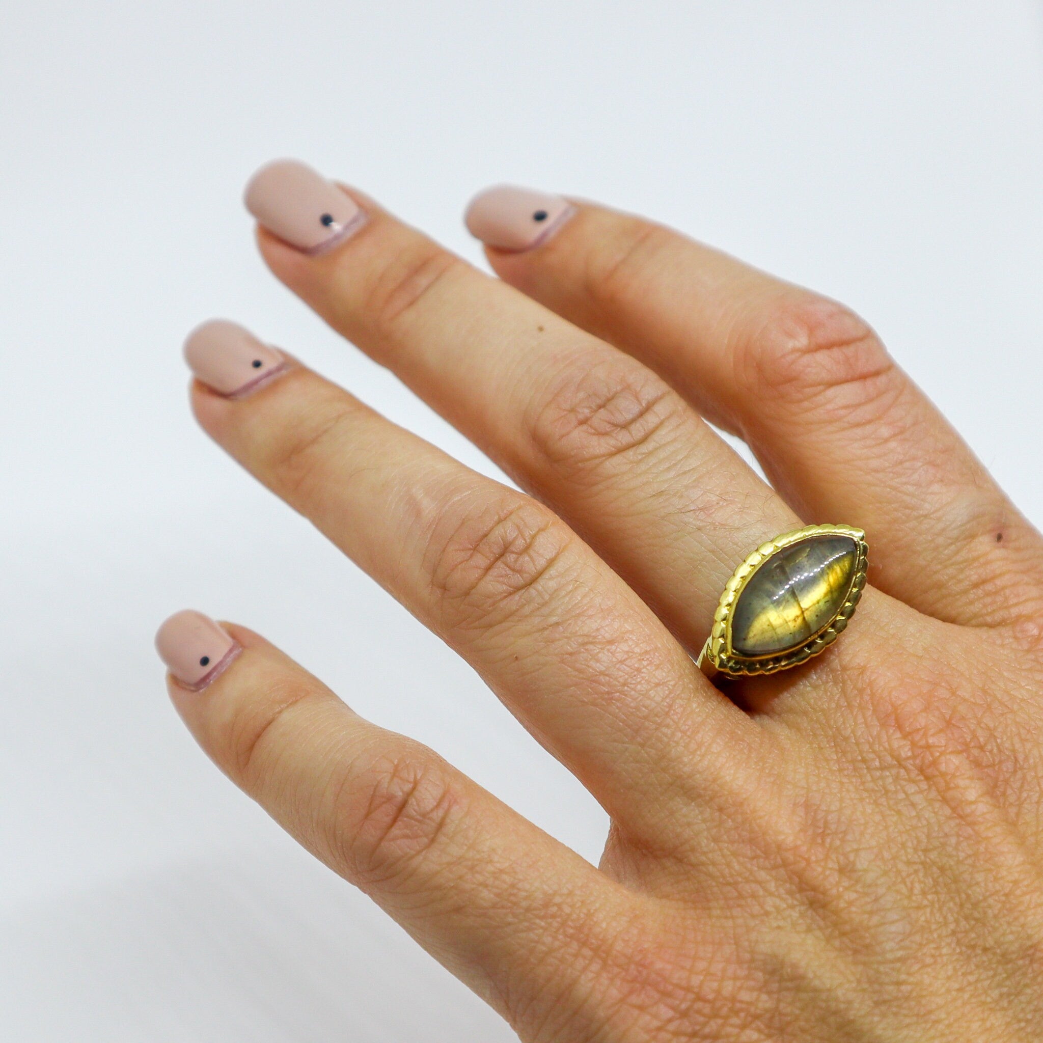 Augenförmiger Labradorit Ring groß gold handgemacht