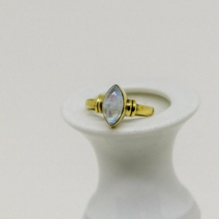 Mondstein Ring mit ovalem Stein gold handgemacht