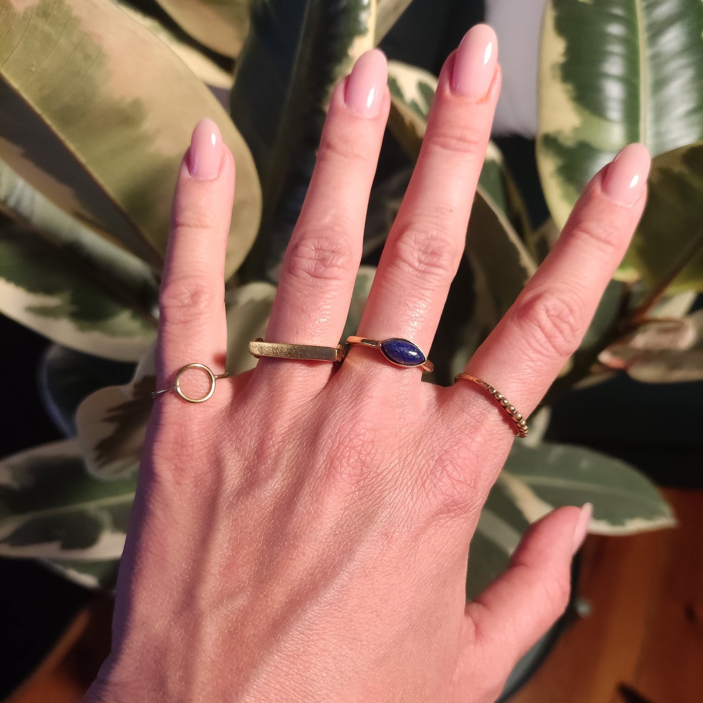 Feiner Ring mit Kugeln boho