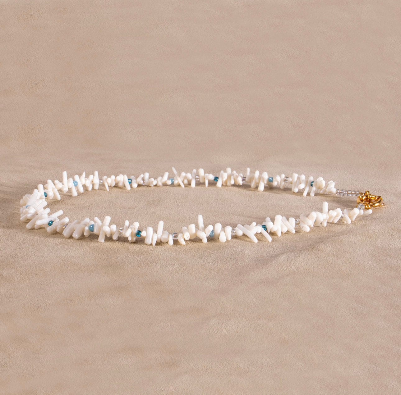 Koralle (keine echte) Halskette weiß aus Steinen vergoldet