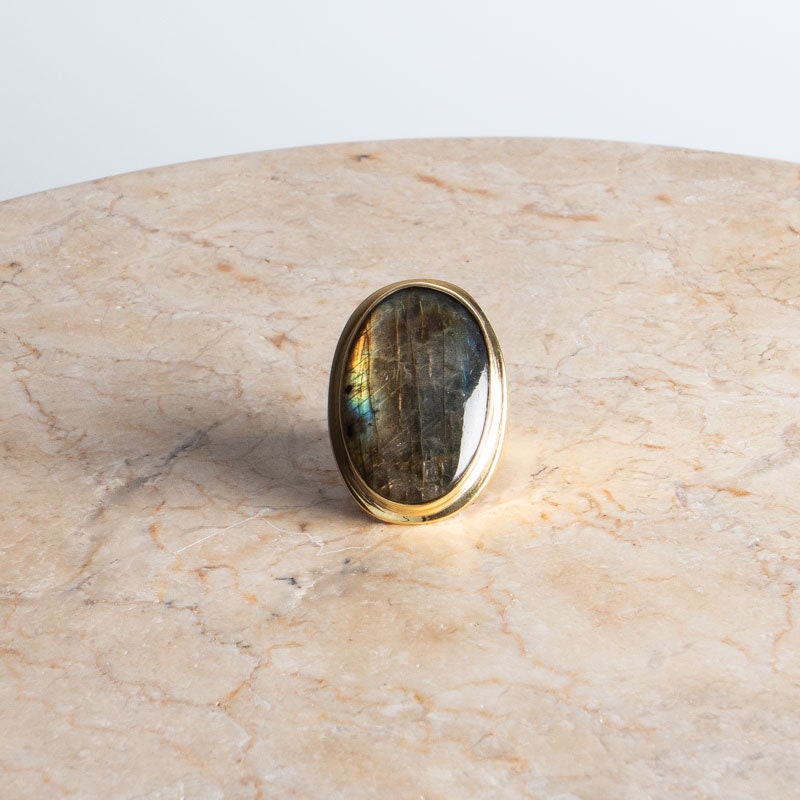 Großer Labradorit Ring mit ovalem Stein Größe 62