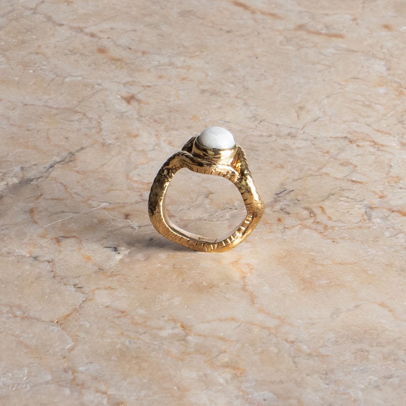 Schlangen Ring gold Mondstein asymmetrisch handgemacht