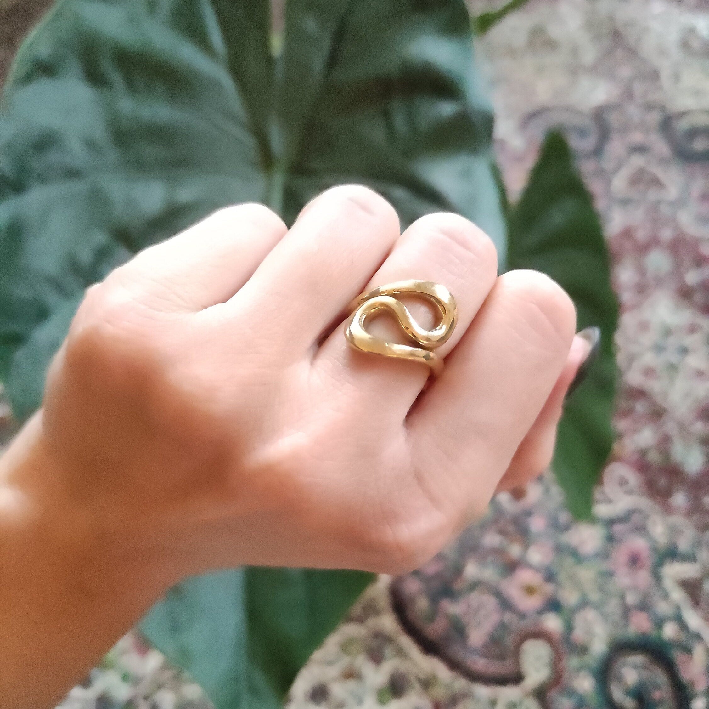 Statement Ring Welle Swirl gold asymmetrisch handgemacht