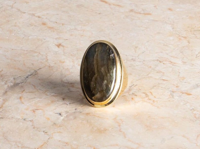 Großer Labradorit Ring mit ovalem Stein Größe 65