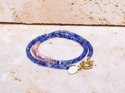 Perlenkette aus Blauquarz runde Edelsteine mit rosa Süßwasserperle gold oder silber handgemacht