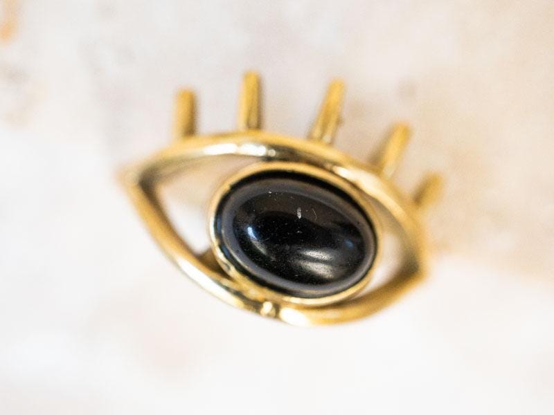 Ring mit ovalem schwarzen Onyx, Auge, Schutz Talisman Augenring gold, handgemacht