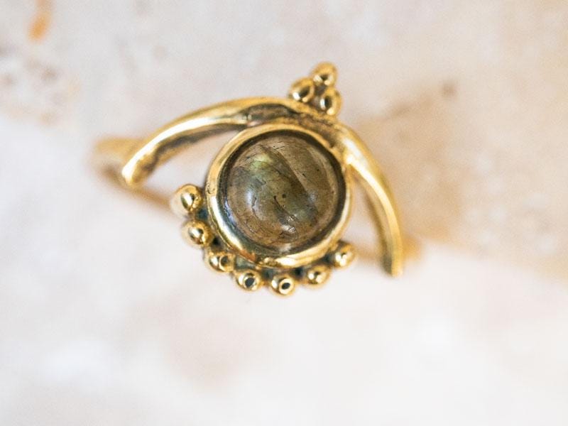 2.8. Boho Labradorit Ring mit rundem Stein - Tiara Krone handgemacht