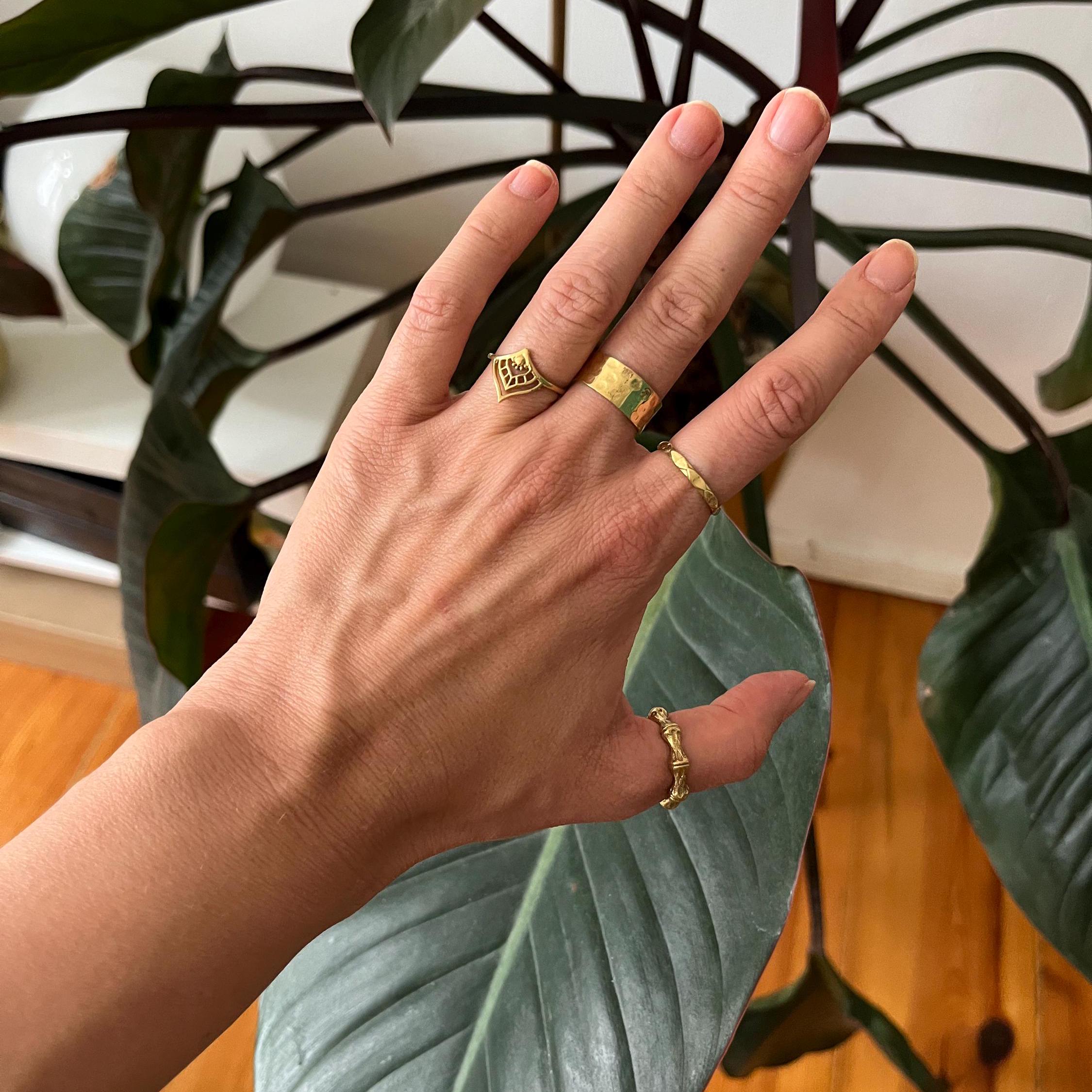 Kronen Boho Ring gold filigran minimalistisch handgemacht