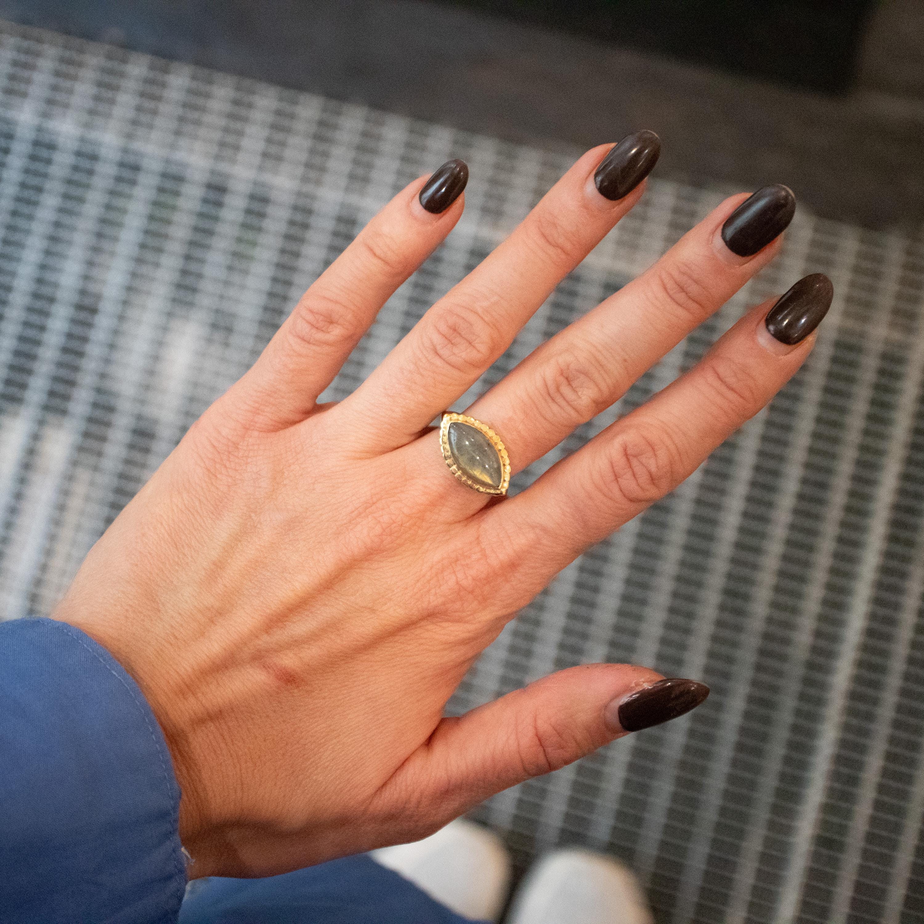 Augenförmiger Labradorit Ring groß gold handgemacht