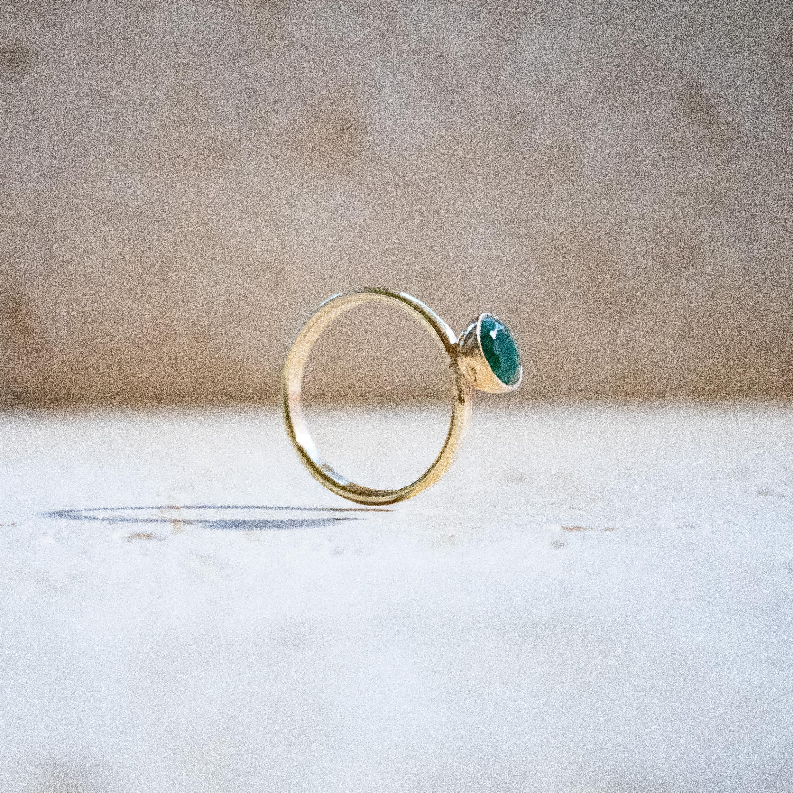 Emerald Quarz Ring rund geschliffen gold handgemacht