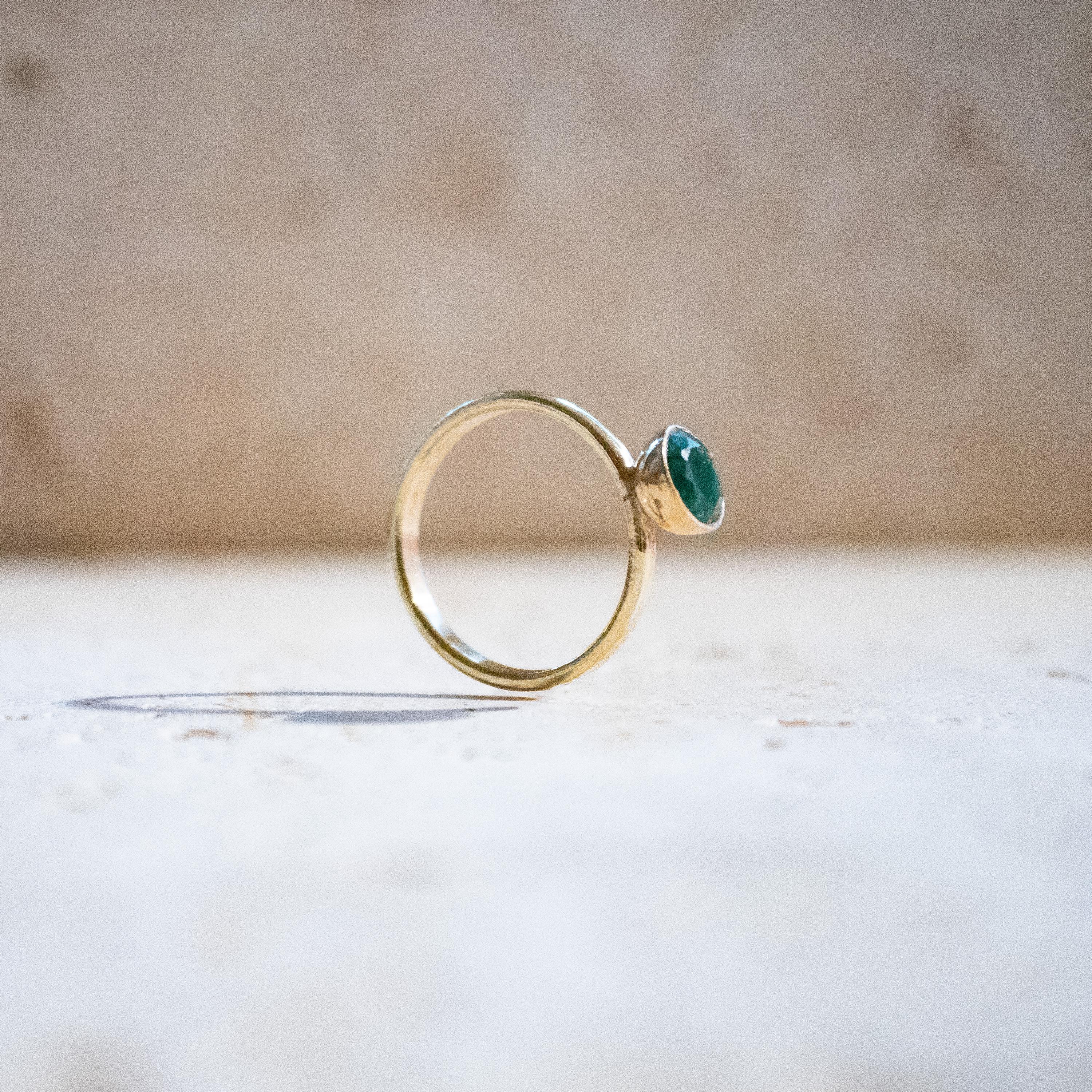 Emerald Quarz Ring rund geschliffen gold handgemacht