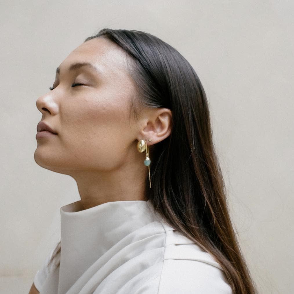 Ohrring Einfädler mit grüner Jade Edelstein vergoldet Träne - Ohrring Hängeohrring