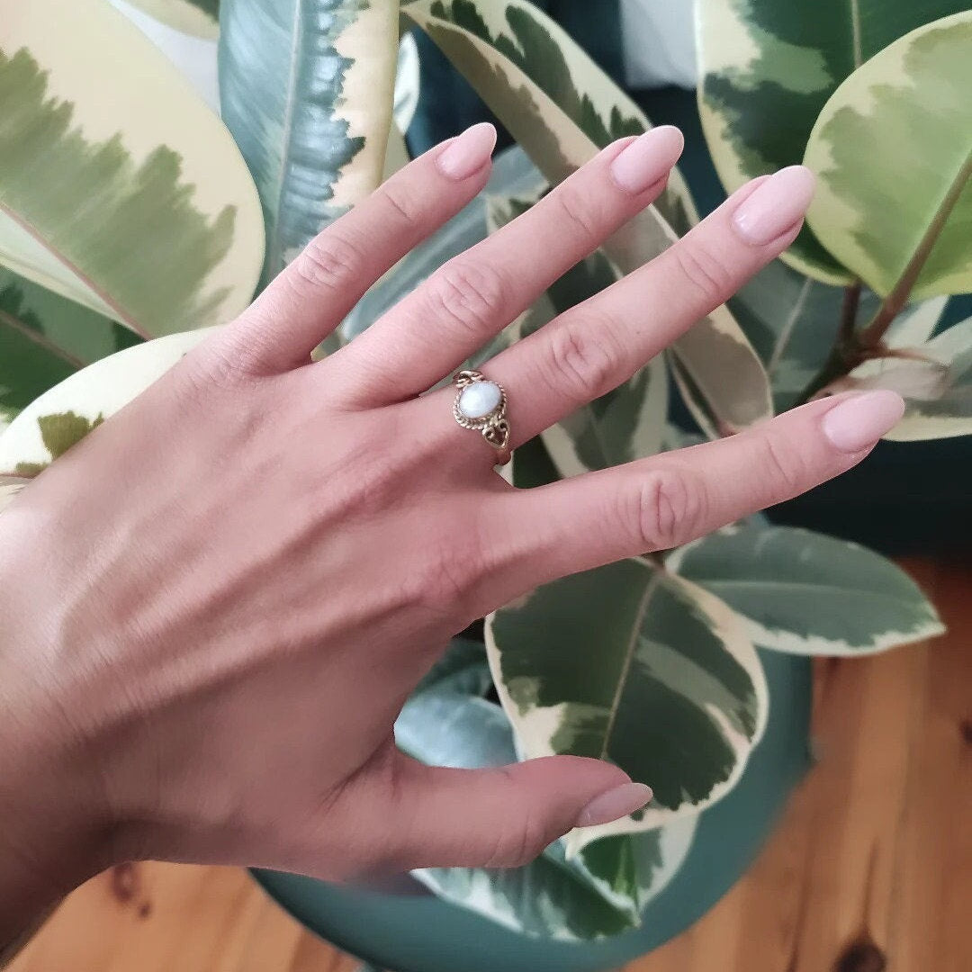 Mondstein Ring mit ovalem Stein gold handgemacht