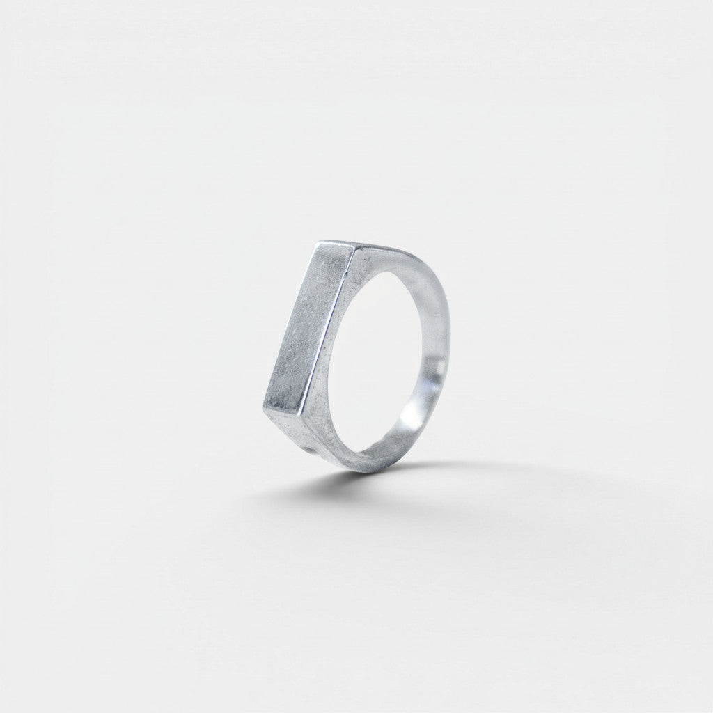 Nooe UG Riegel Bar signet ring in 925 sterling silver, minimalist vintage style, handmade.