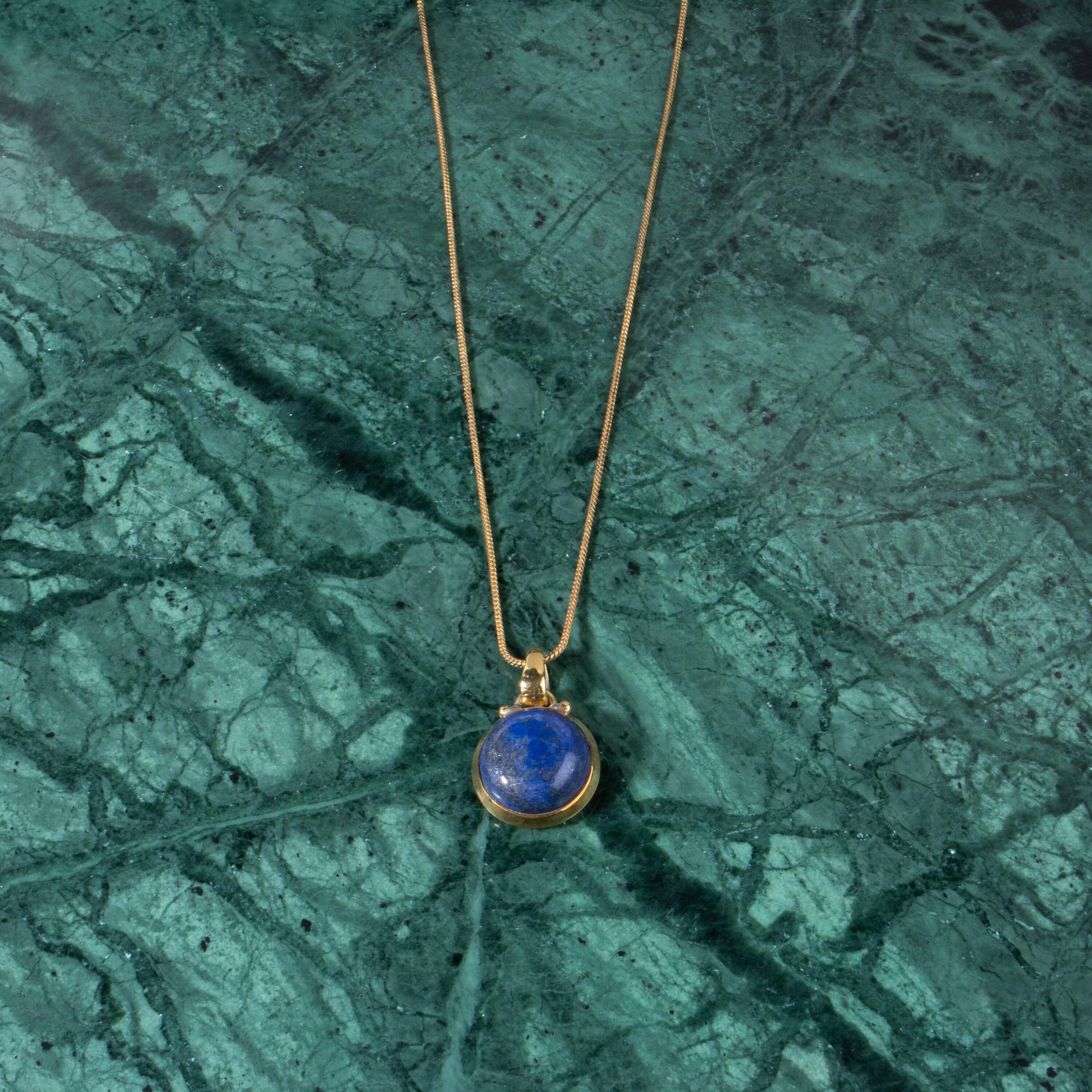 Runde Lapis Lazuli Kette aus Messing handgemacht - NooeBerlin