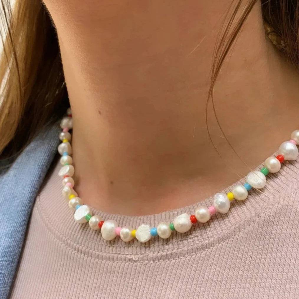 Perlenkette mit Rocailles Regenbogen choker gold handgemacht - NooeBerlin