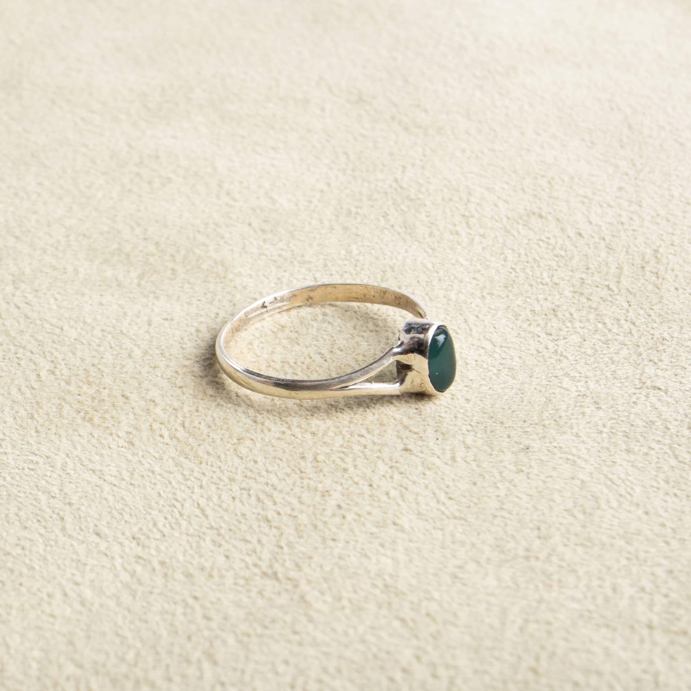 Kleiner grüner Onyx Ring mit ovalem Stein aus 925 Sterling Silber handgemacht - NooeBerlin