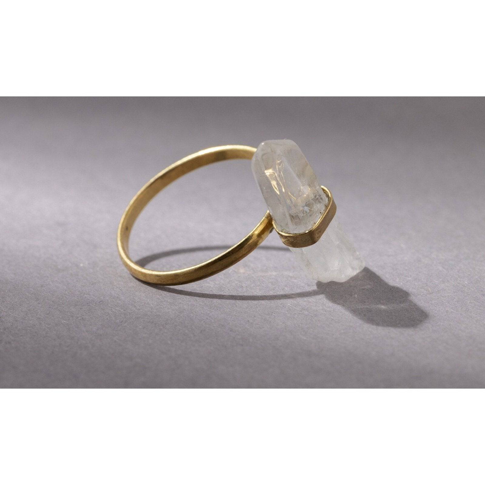 Roher Bergkristall Quarz Ring gold - NooeBerlin