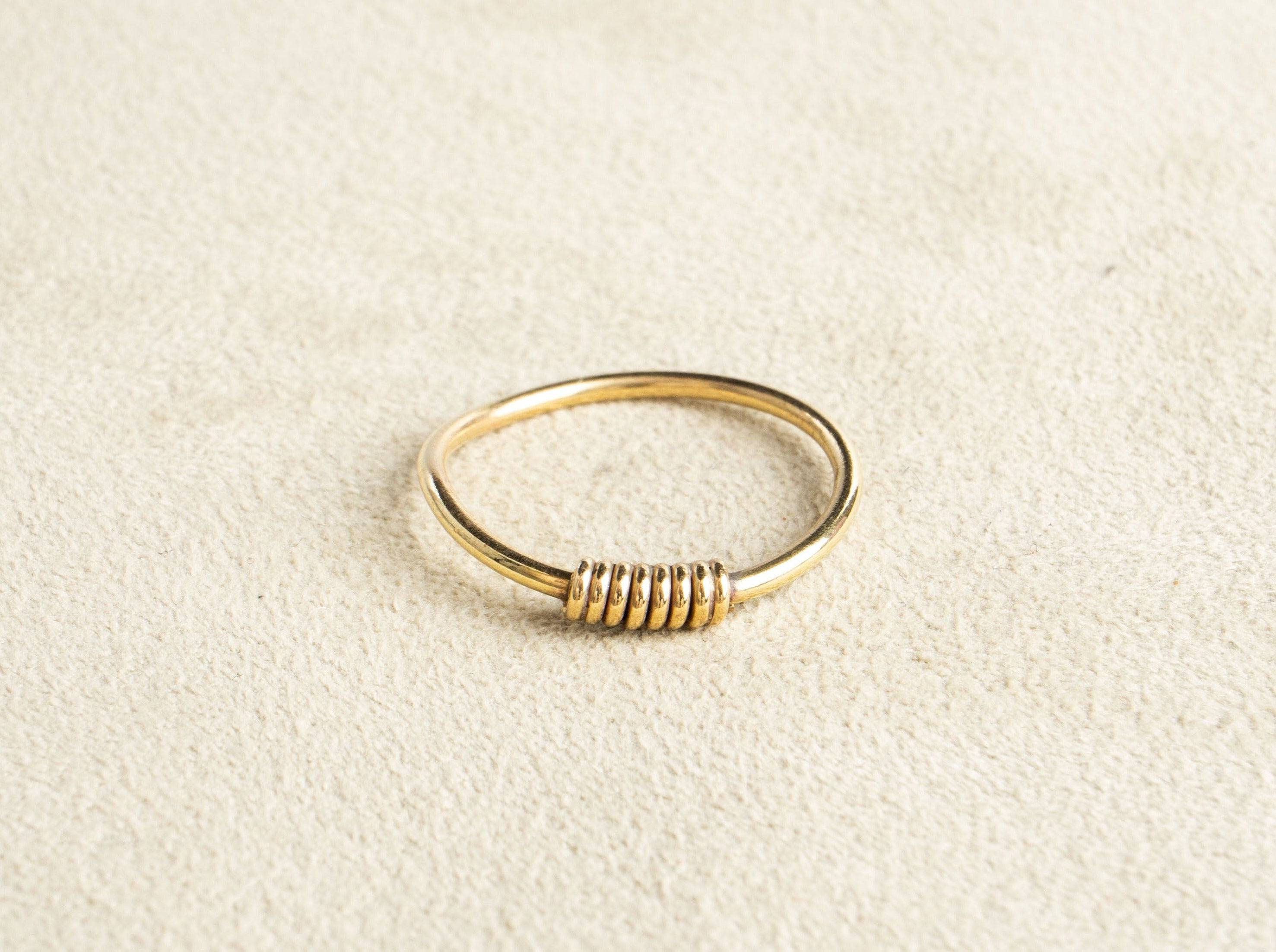 Feiner Ring mit Knoten gold handgemacht - NooeBerlin