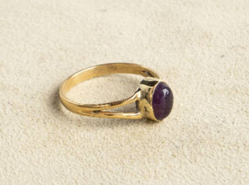 Kleiner Amethyst Ring mit ovalem Stein handgemacht - NooeBerlin