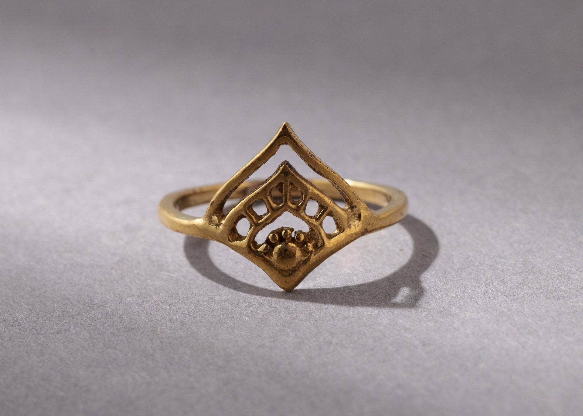 Kronen Boho Ring gold filigran minimalistisch handgemacht - NooeBerlin