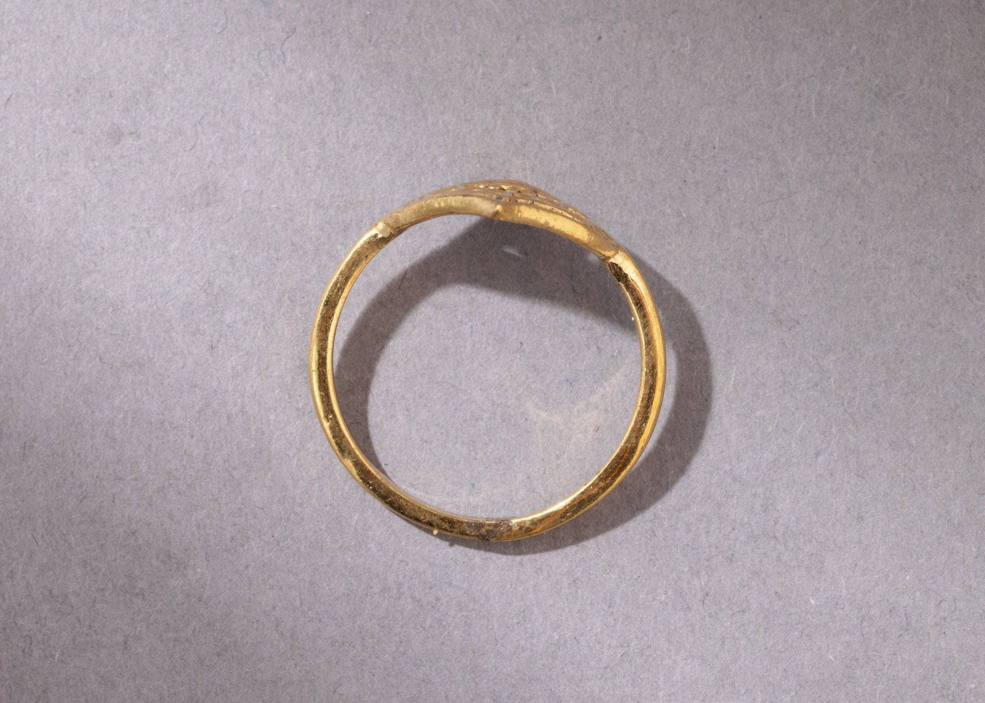 Kronen Boho Ring gold filigran minimalistisch handgemacht - NooeBerlin