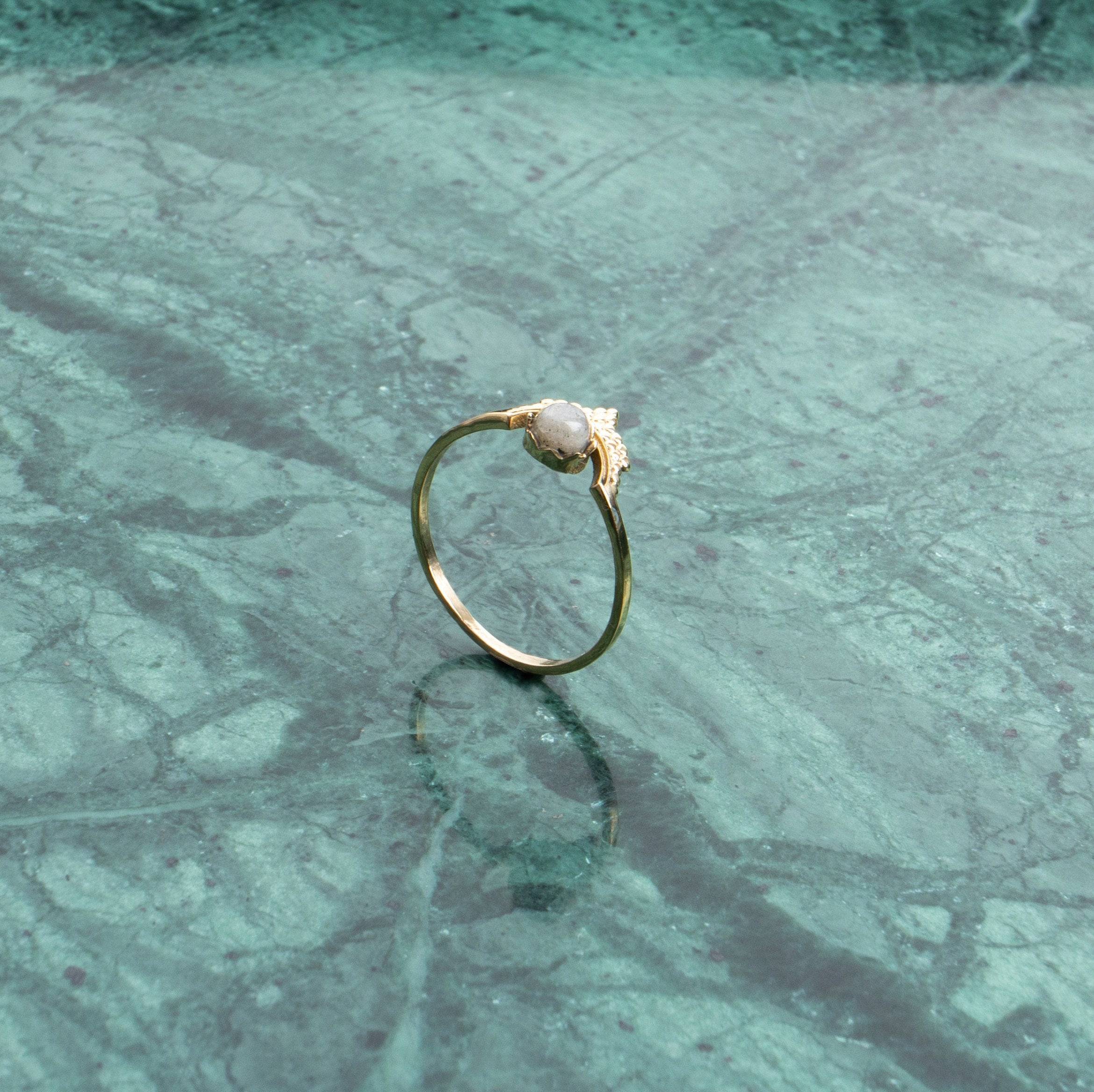 Tiara Kronen Ring mit Mondstein handgemacht - NooeBerlin