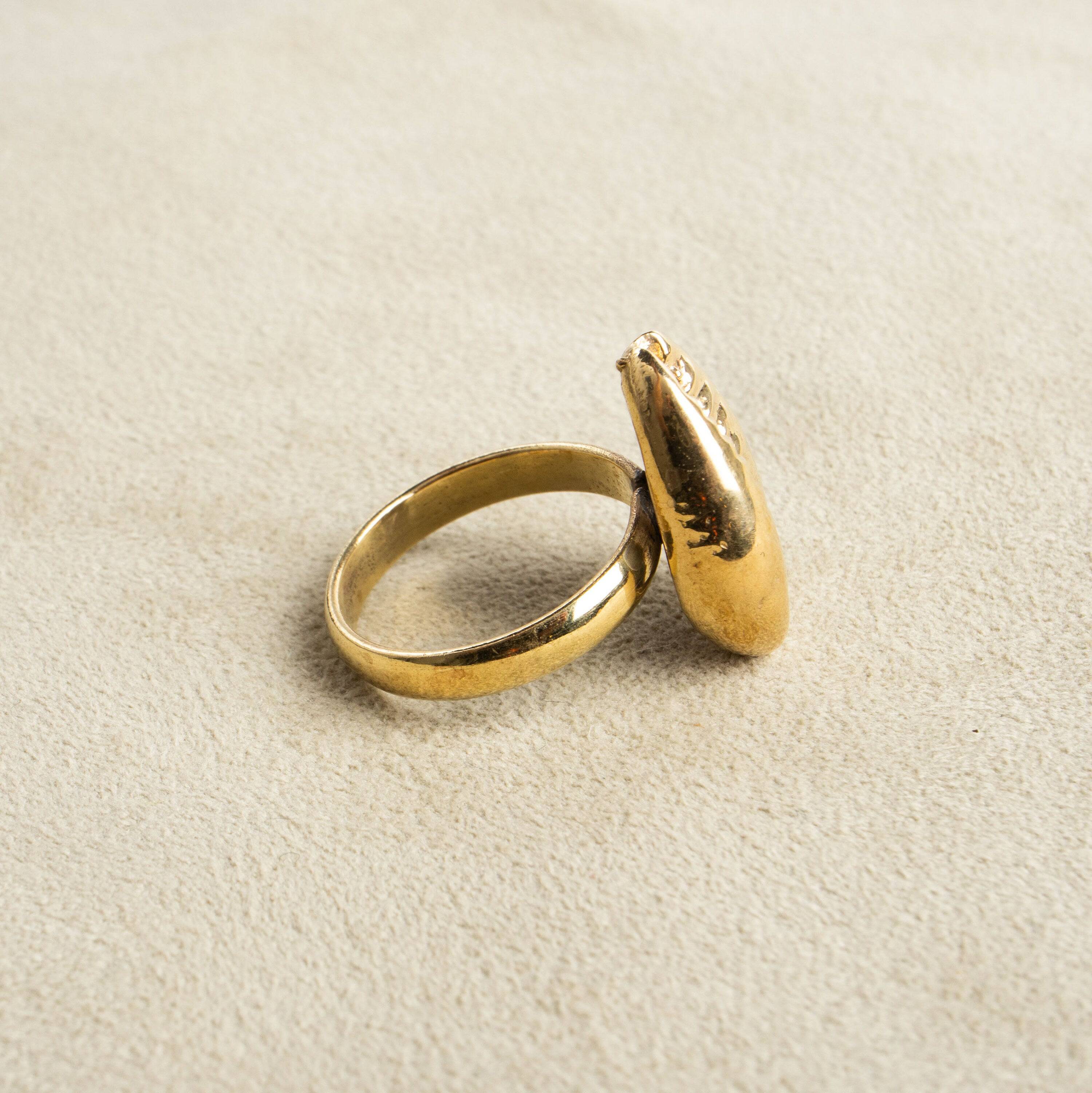 Großer Ring mit Kauri Muschel gold handgemacht - NooeBerlin