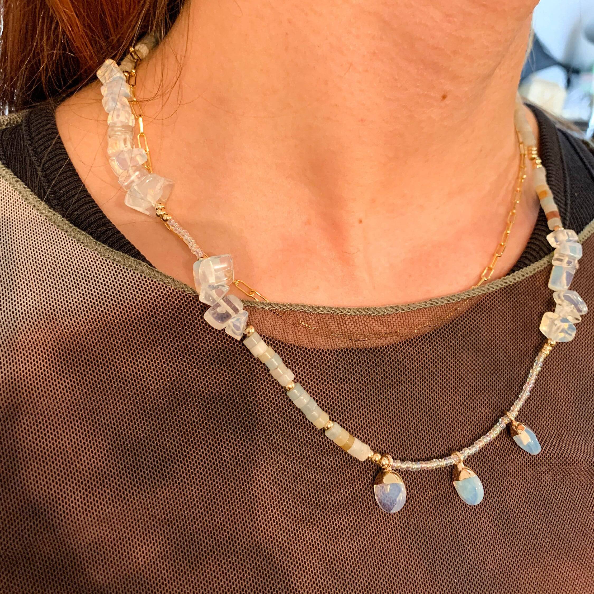 Besondere Perlenkette aus Opalith, Amazonith und Regenbogen Rocailles vergoldet - NooeBerlin