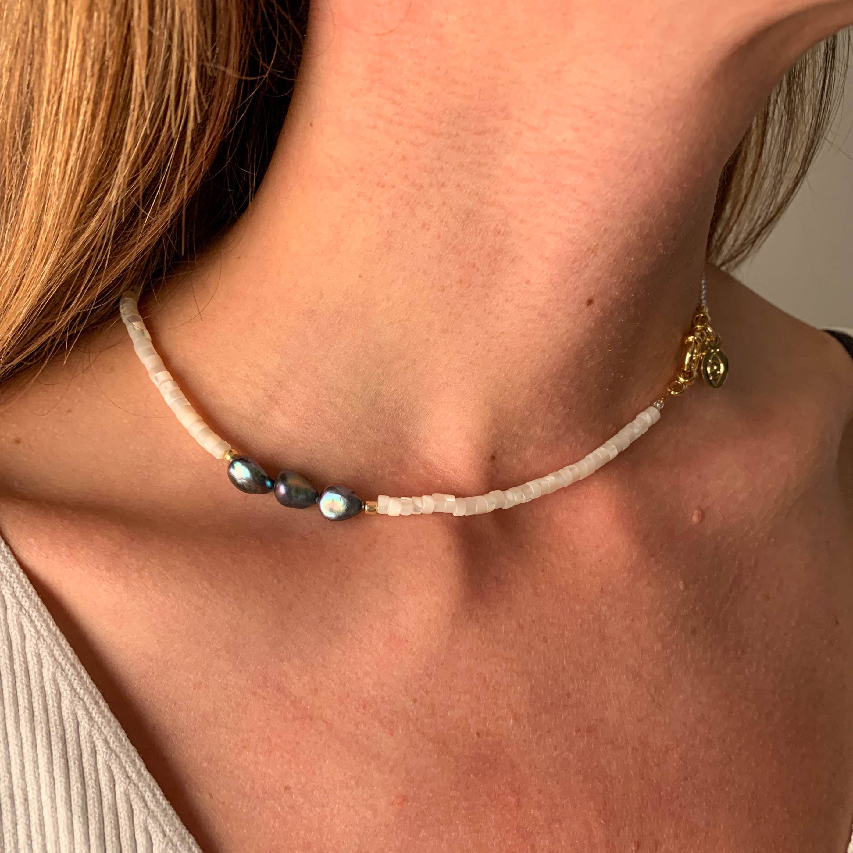 Halskette mit Perlmutt und blauer Perle vergoldet handgemacht - NooeBerlin