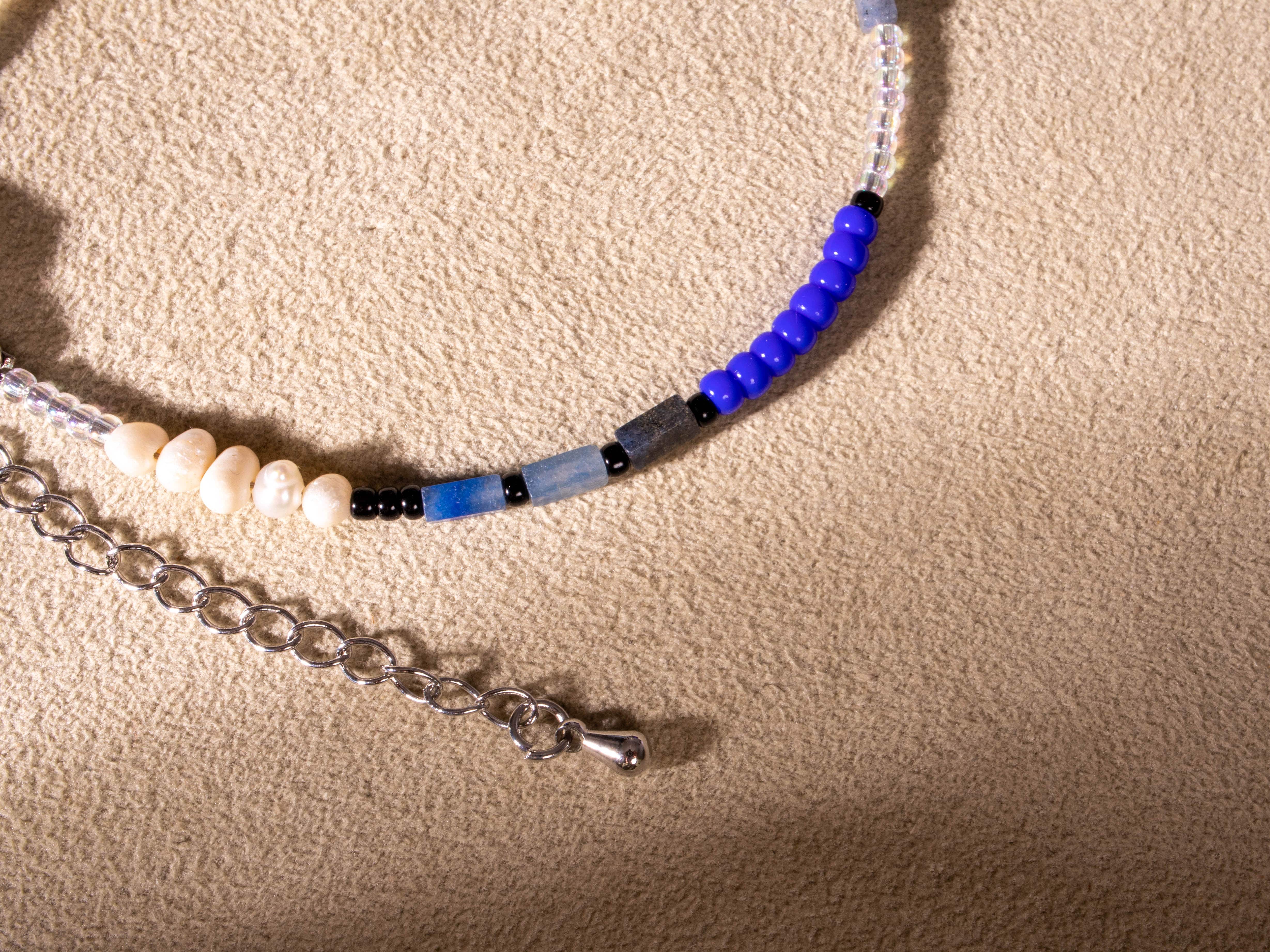 Perlenarmband blau weiß Lapislazuli eckig silber handgemacht - NooeBerlin