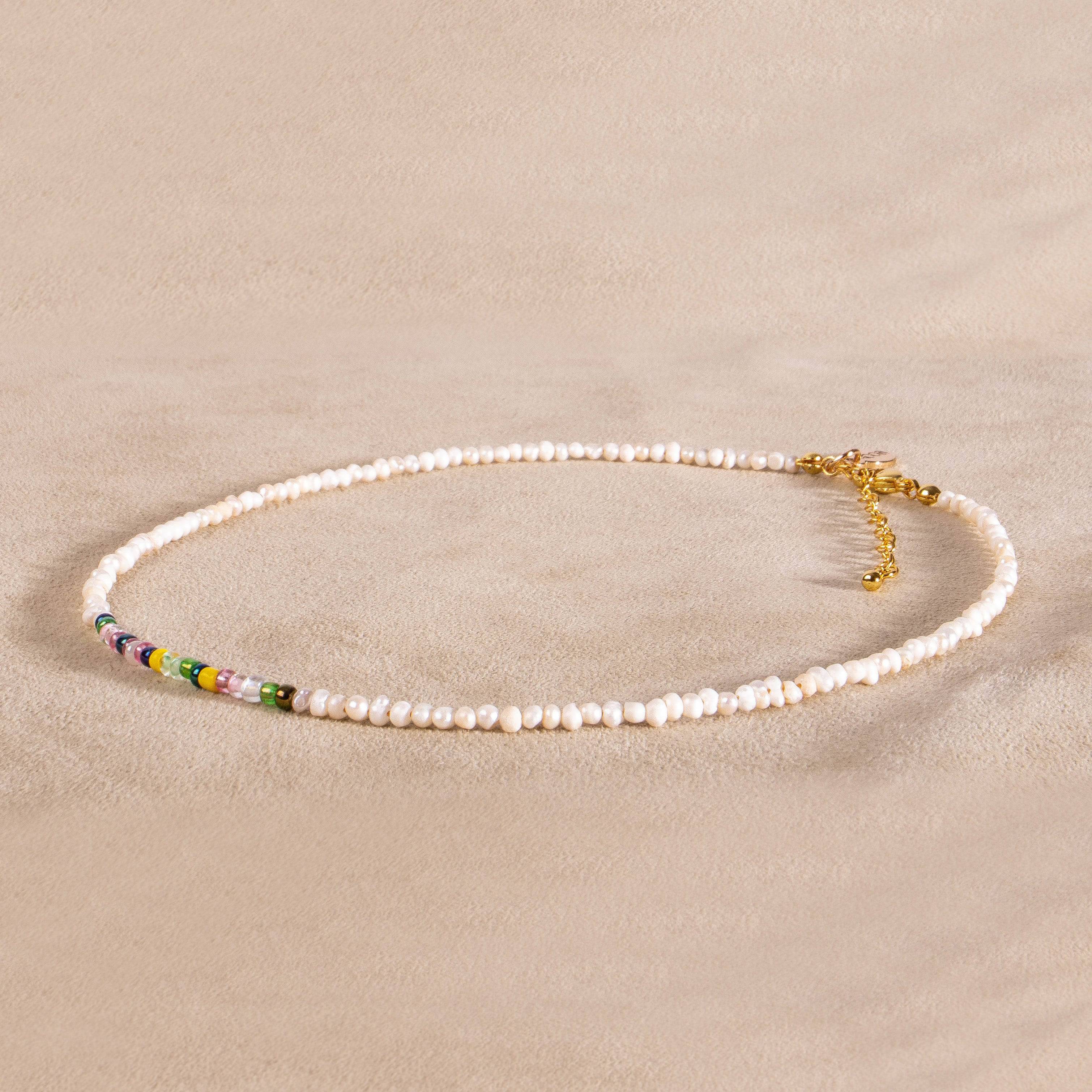 Perlenkette mit bunten Rocailles Perlen grün, gelb, rosa handgemacht gold - NooeBerlin